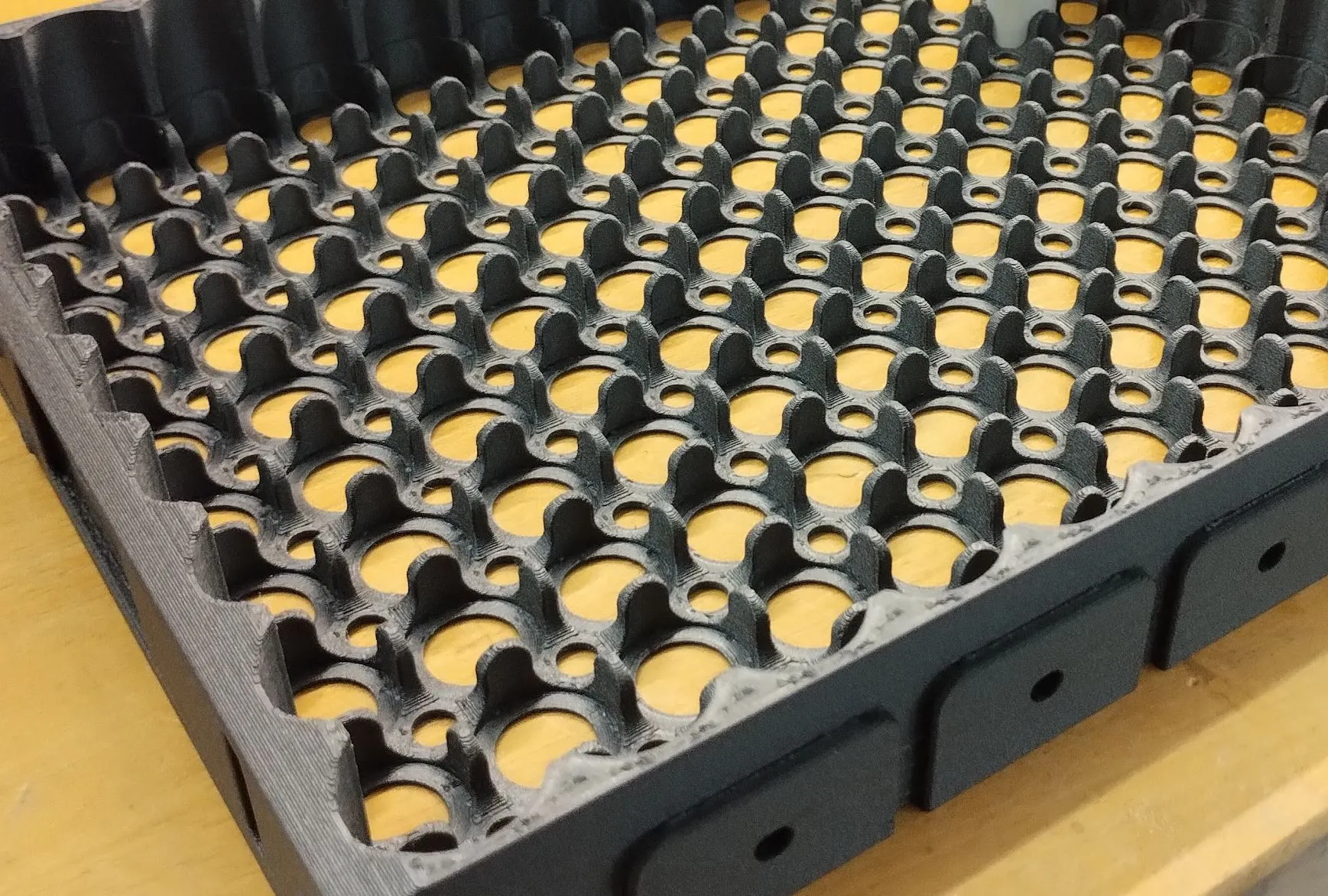 Printed cell holder for 21700 cells
